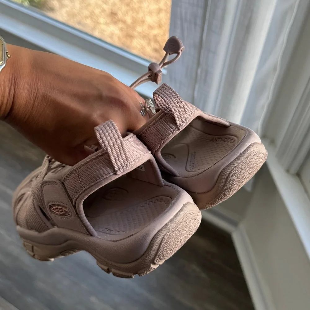 KEEN Women's Light Pink Athletic Sandals hiking 8 waterproof - Picture 4 of 7